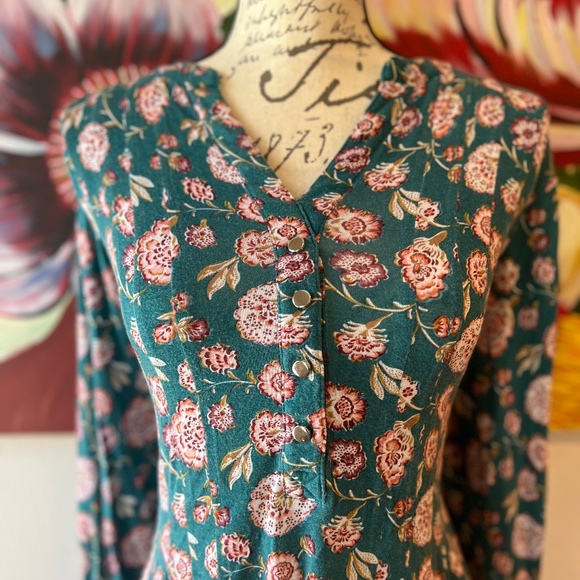 Wonderly V-neck blouse - Picture 2 of 7